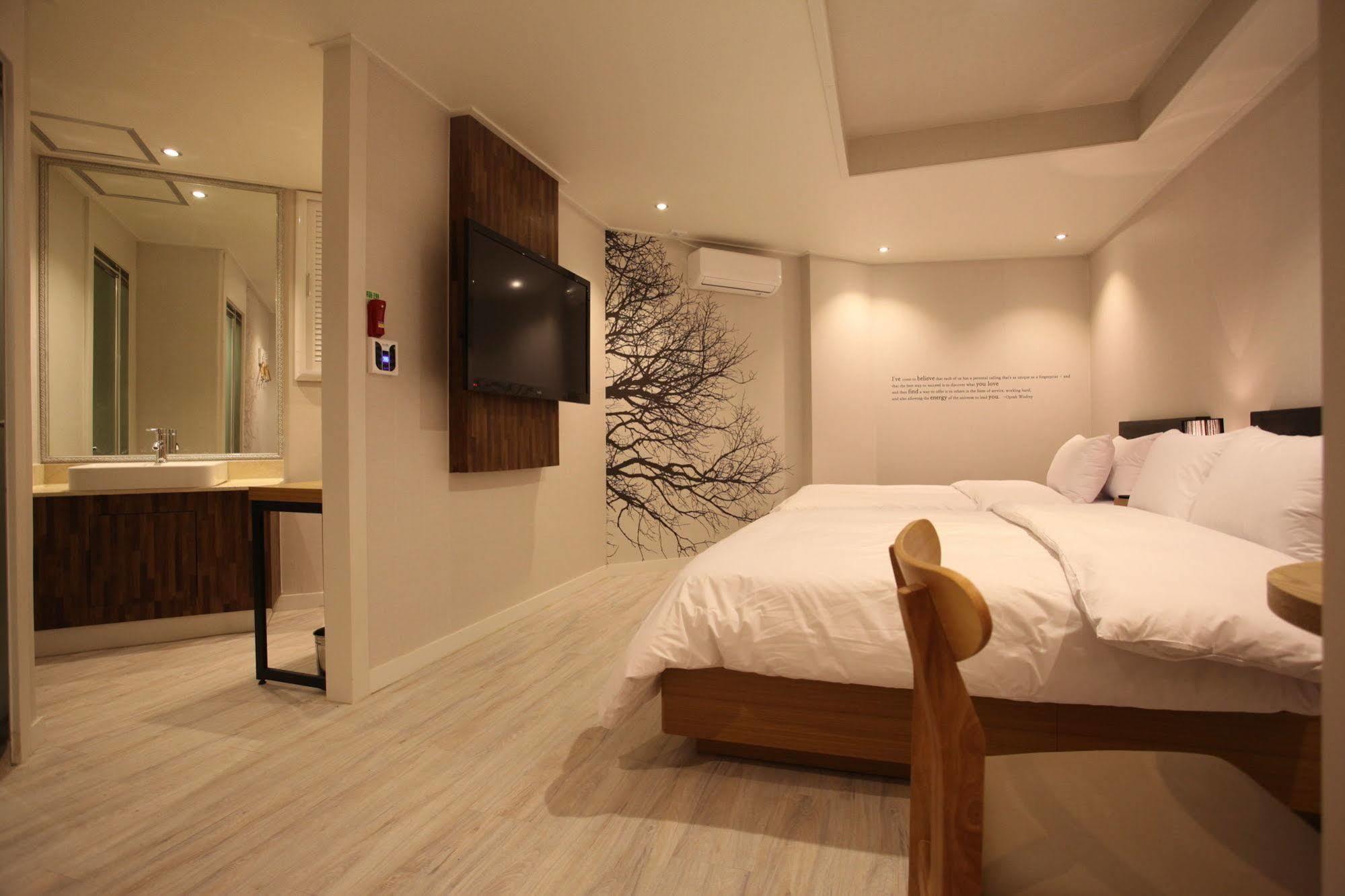 New Suwon Hotel Exterior photo