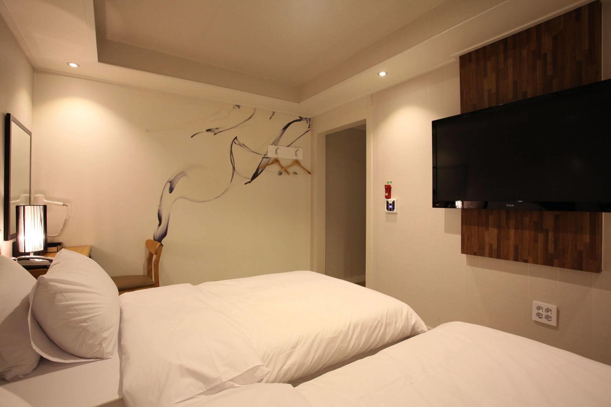 New Suwon Hotel Exterior photo